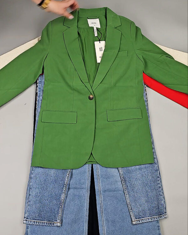 Фотография  691 - DK+Bestseller 085#16 кг, ЛОТ СТ-9952 оптом в Анадыри и Чукотском АО