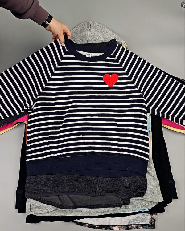 Фотография  329 - Толстовки (SWEAT TOPS Extra)#20 кг, ЛОТ СХ-0247 оптом в Анадыри и Чукотском АО