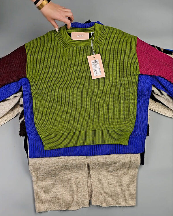 Фотография  568 - Джемпера Bestseller+DK 035#7 кг, ЛОТ СТ-10037 оптом в Анадыри и Чукотском АО